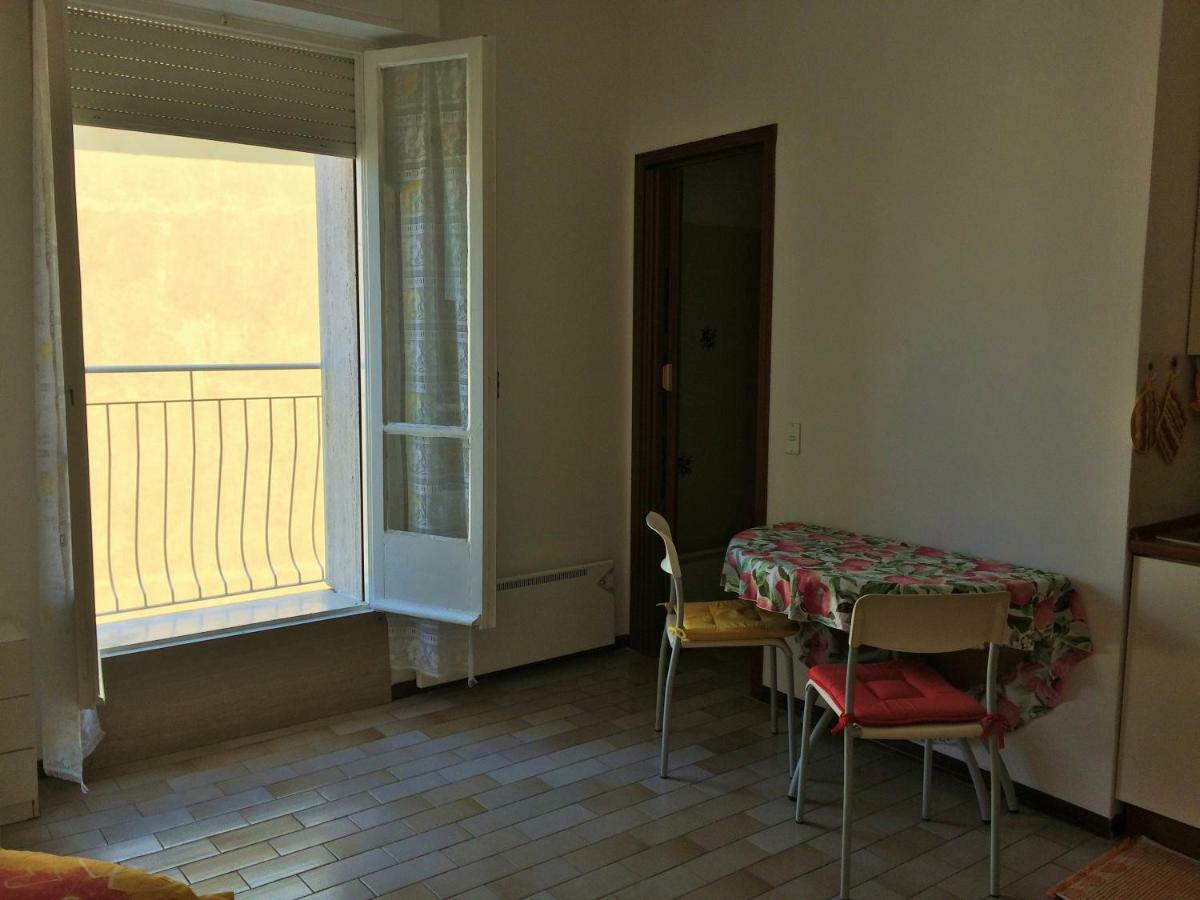 Appartamento In Alassio Centro A 5 Minuti Dal Mare Bagian luar foto